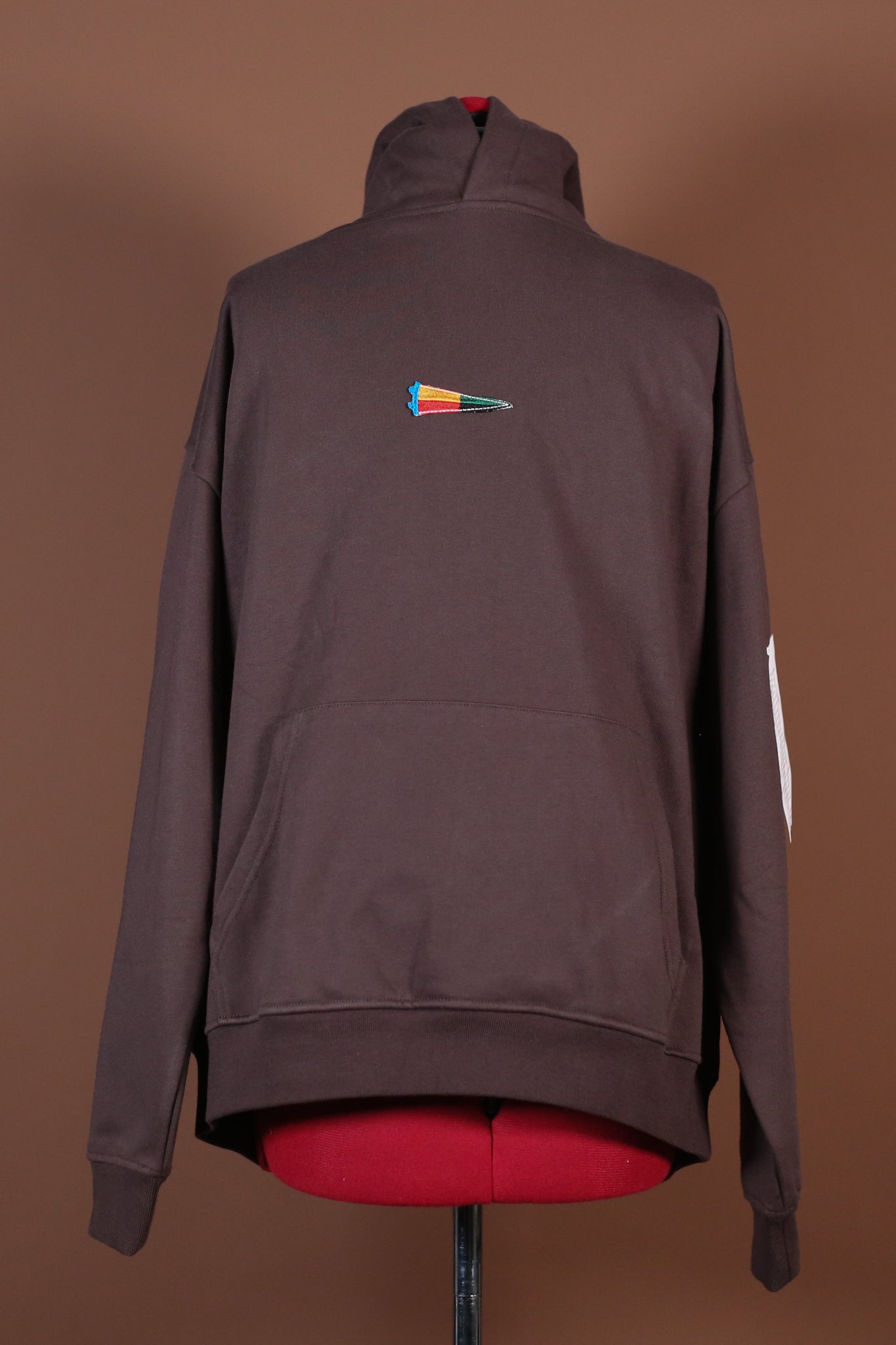 Chronique 002 – Form Pullover / AFRIQUE MON AFRIQUE